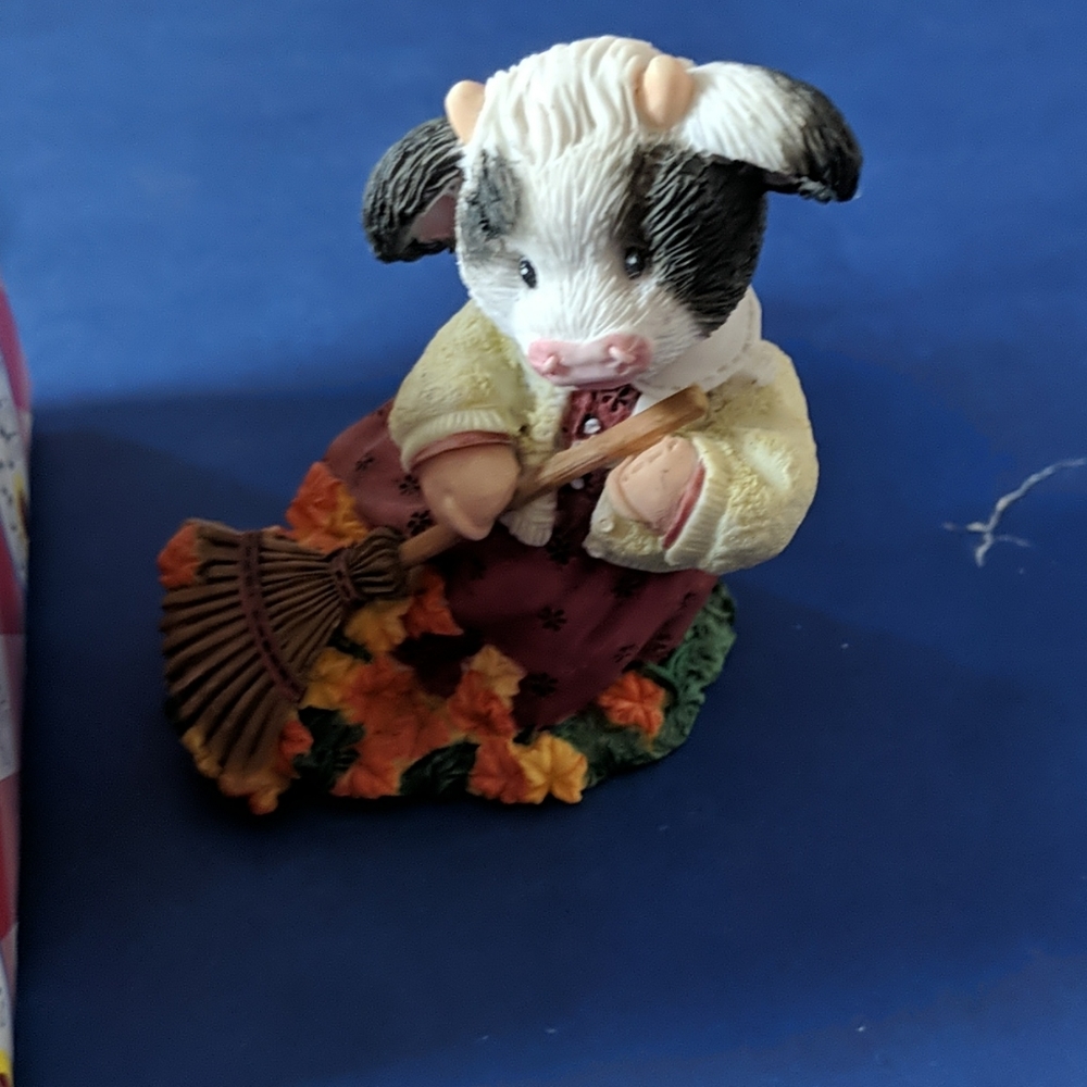 Mary's Moo Moo's Vintage Figurine